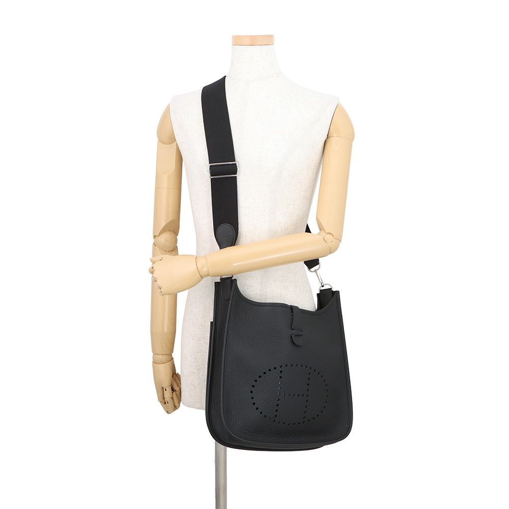 Hermes Shoulder Bag Evelyne 3 PM Black Silver Taurillon Clemence — view 4