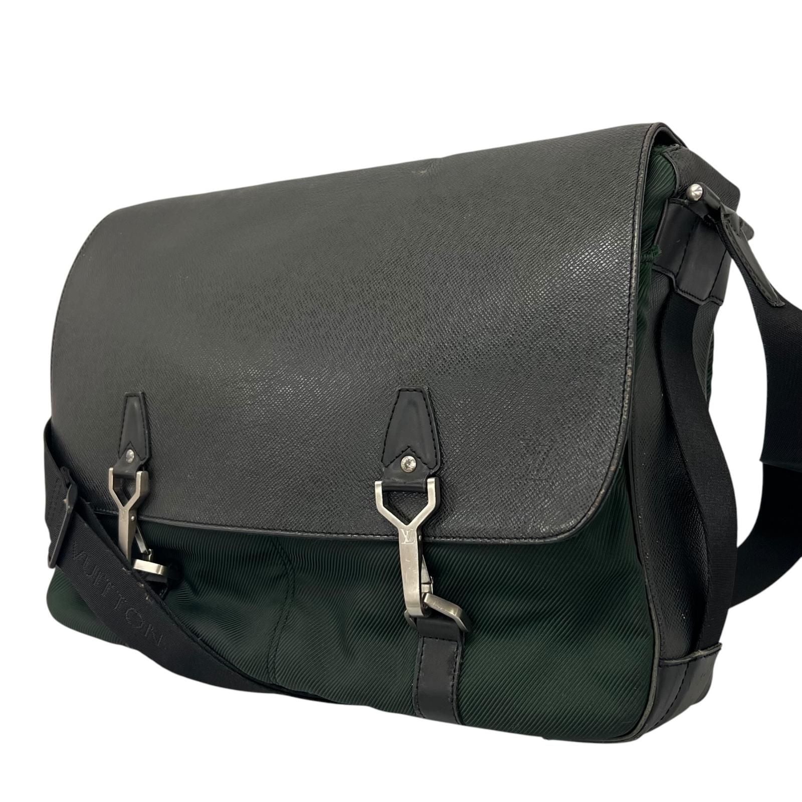 Louis Vuitton Delsu Taiga Leather Canvas Khaki Green Shoulder Bag Silver — view 4