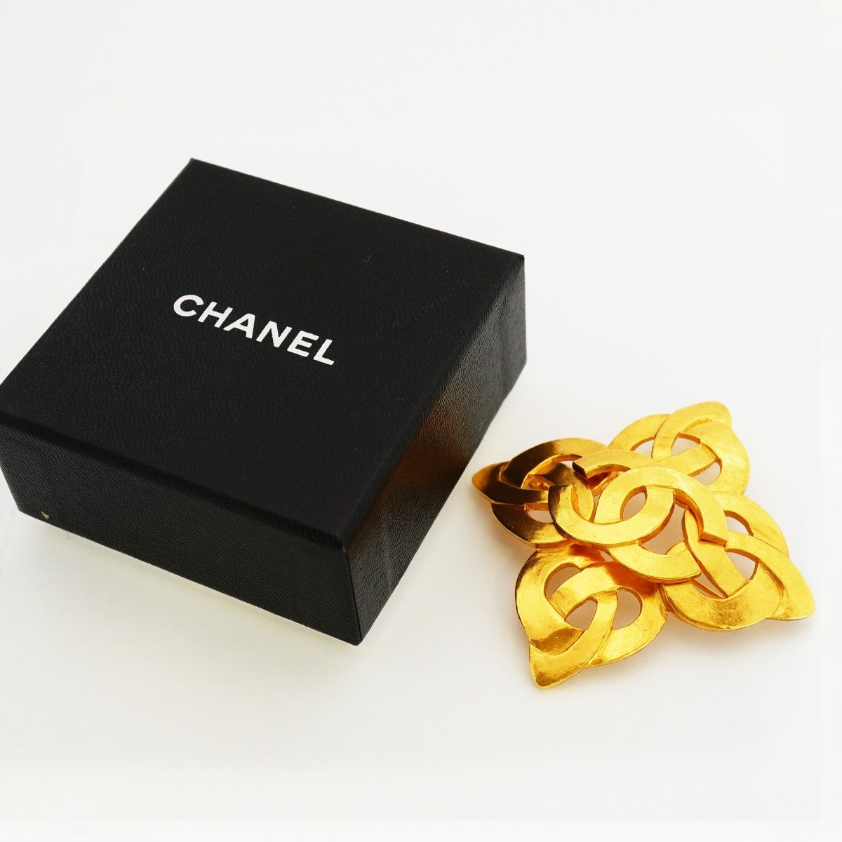 Chanel Brooch Vintage CC Logo Gold Plated — view 7