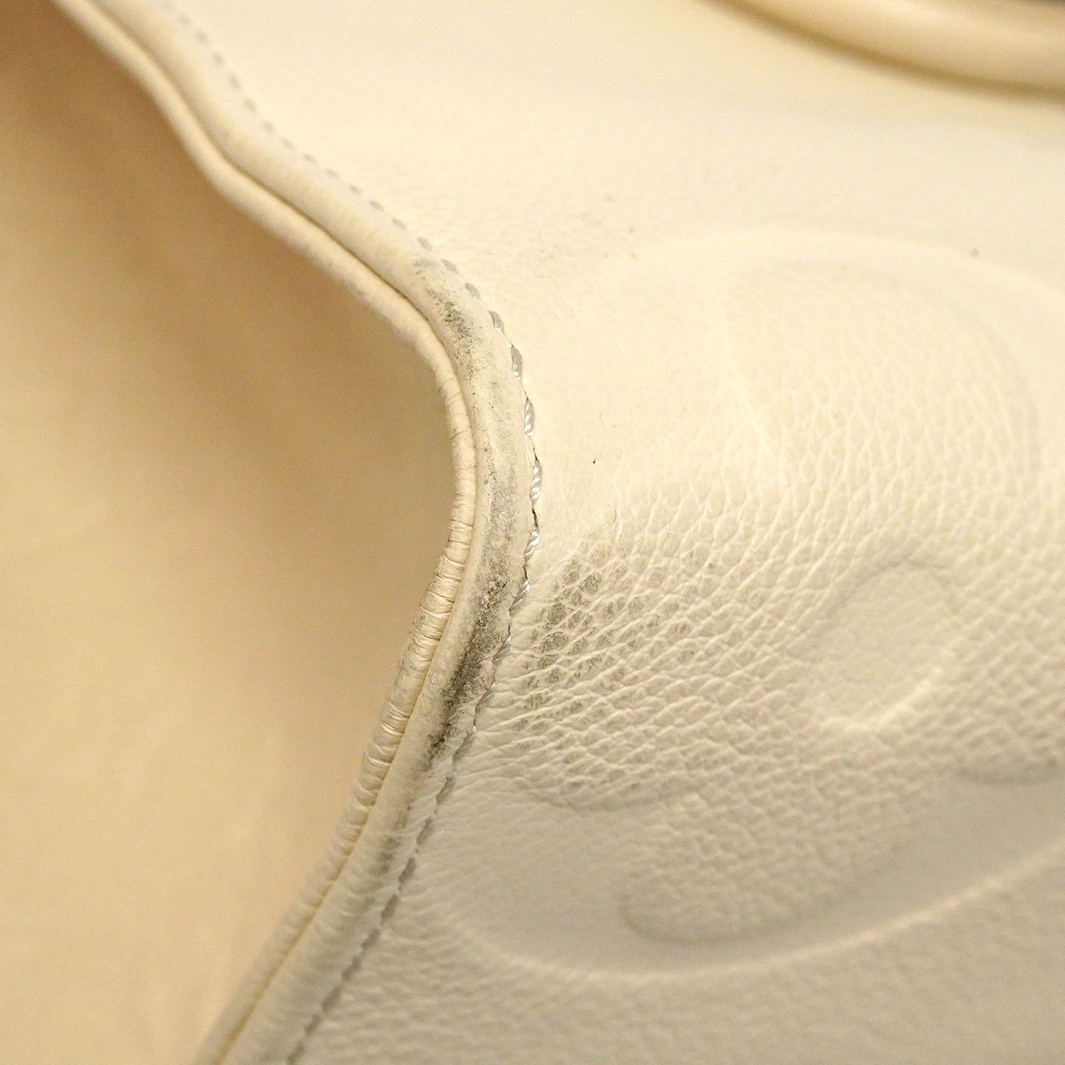 Louis Vuitton Tote Monogram Empreinte On The Go MM Cream 2-Way — view 7