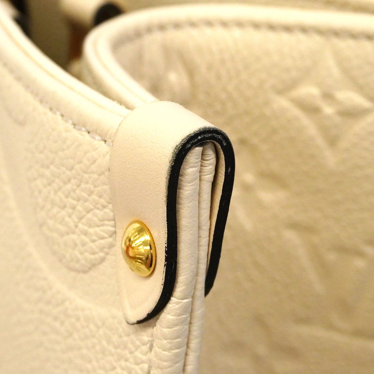 Louis Vuitton Tote Monogram Empreinte On The Go MM Cream 2-Way — view 9