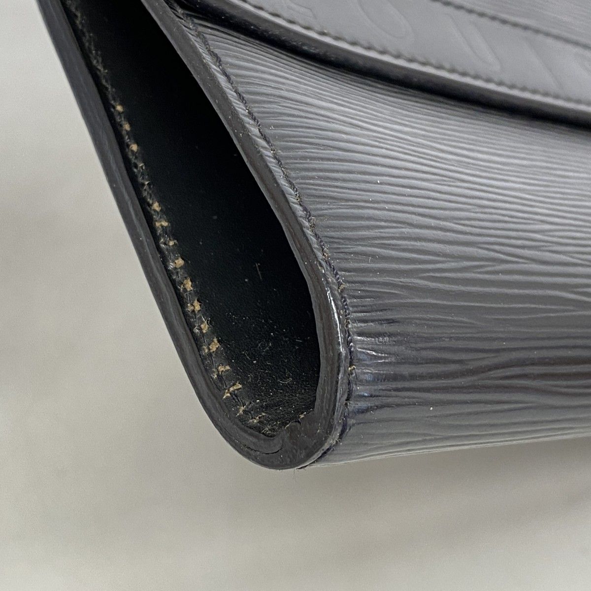 Louis Vuitton Clutch Epi Pochette Amberop Noir — view 8
