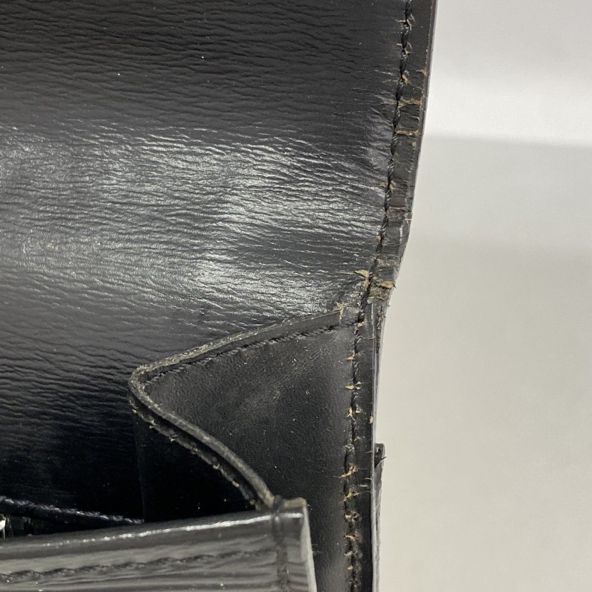 Louis Vuitton Clutch Epi Pochette Amberop Noir — view 6