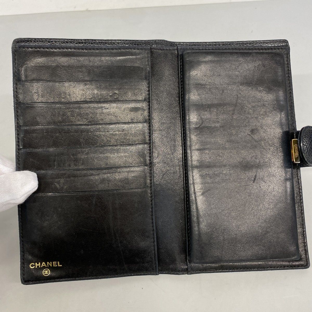 Chanel Wallet Caviar Leather Black Gold — view 3