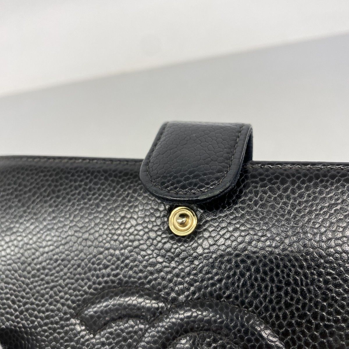 Chanel Wallet Caviar Leather Black Gold — view 7