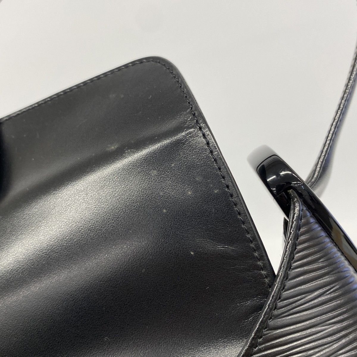 Louis Vuitton Shoulder Bag Epi Verso Noir — view 8
