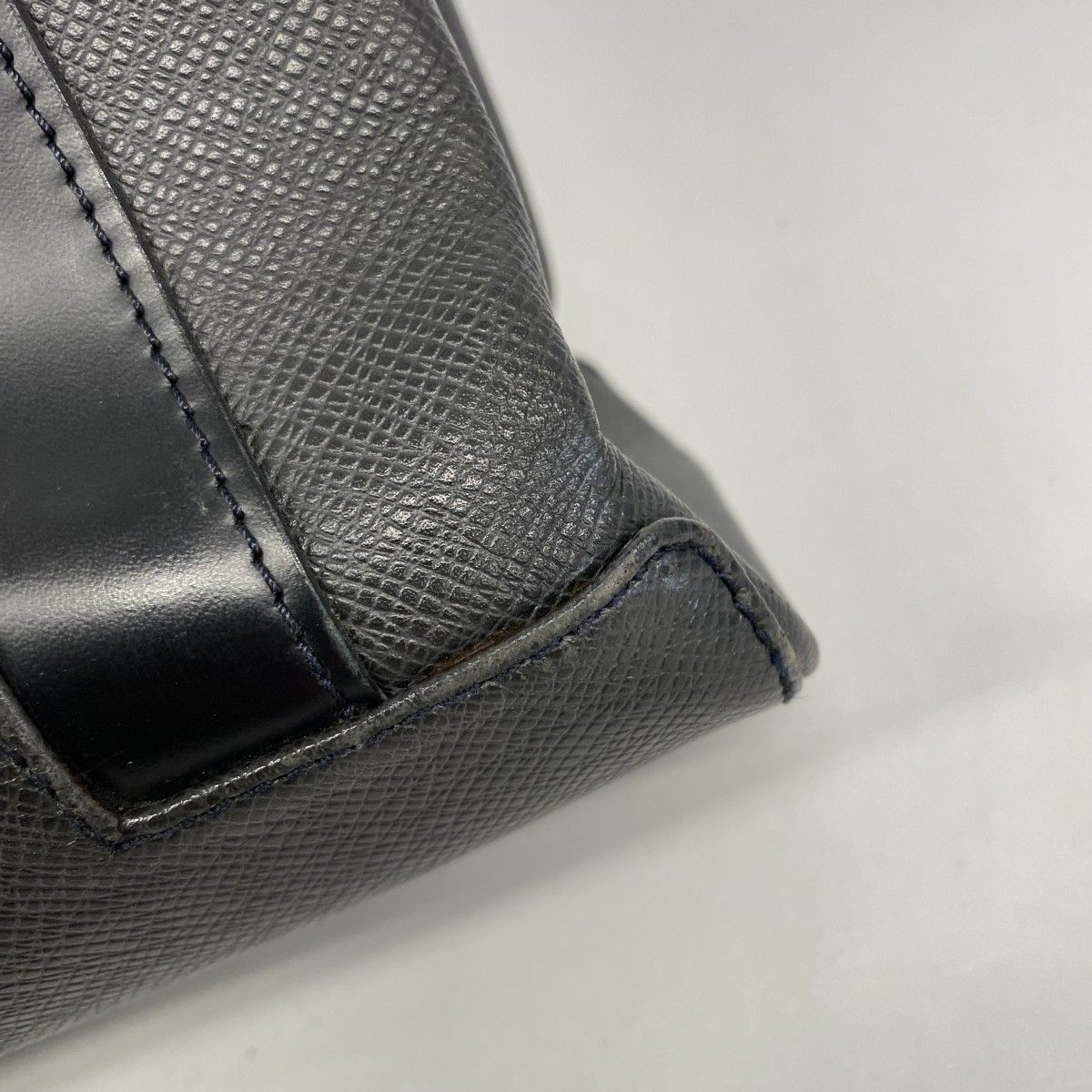 Louis Vuitton Tote Taiga Kasbek GM Ardoise — view 8