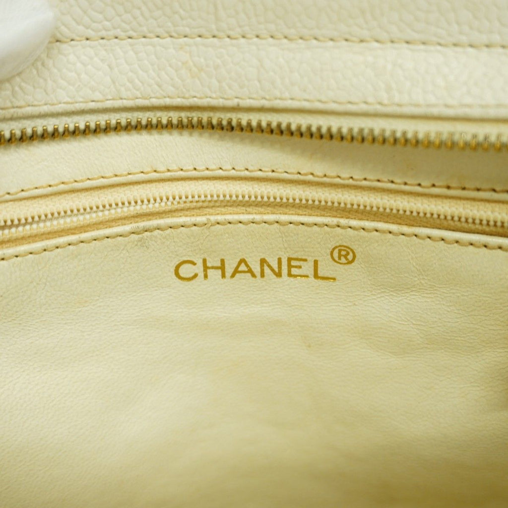 Chanel Shoulder Bag Quilted Caviar Leather White Gold — view 5