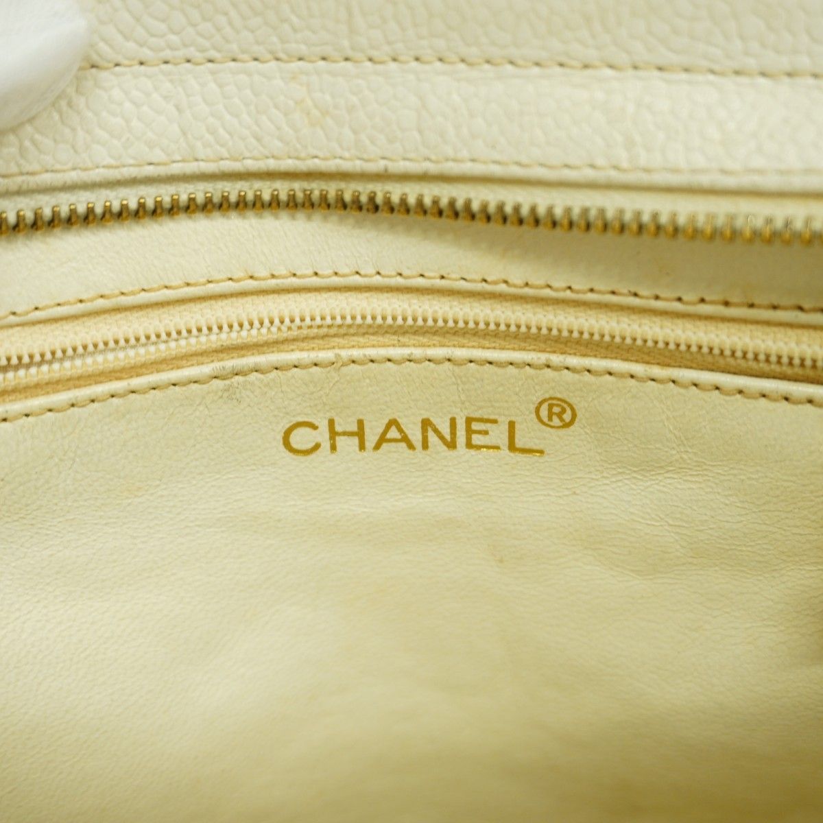 Chanel Shoulder Bag Quilted Caviar Leather White Gold — view 5
