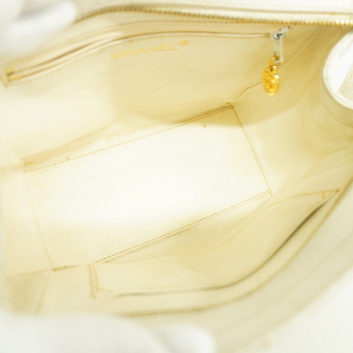 Chanel Shoulder Bag Quilted Caviar Leather White Gold — view 4