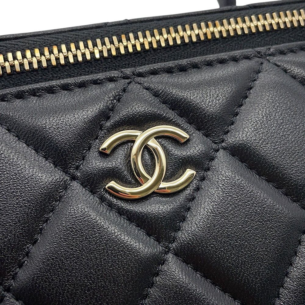 Chanel Chain Shoulder Bag Quilted CC Logo Vanity Case Lambskin Black — view 6