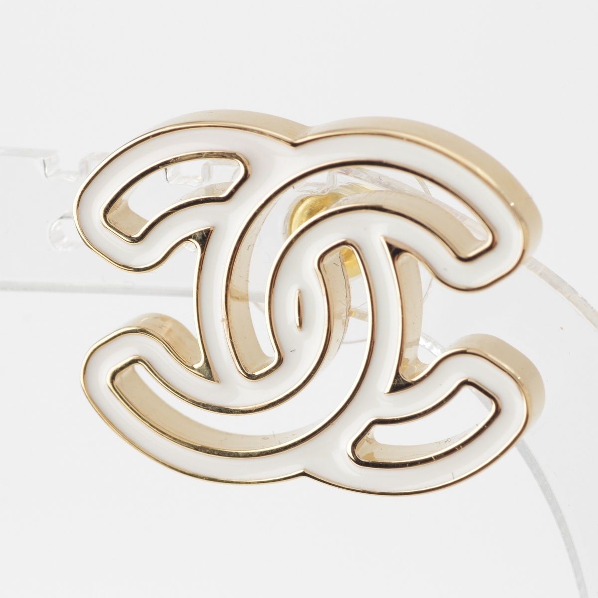Chanel CC Logo Earrings White Gold — view 3