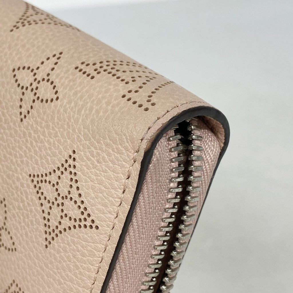 Louis Vuitton Wallet Mahina Zippy Magnolia — view 5