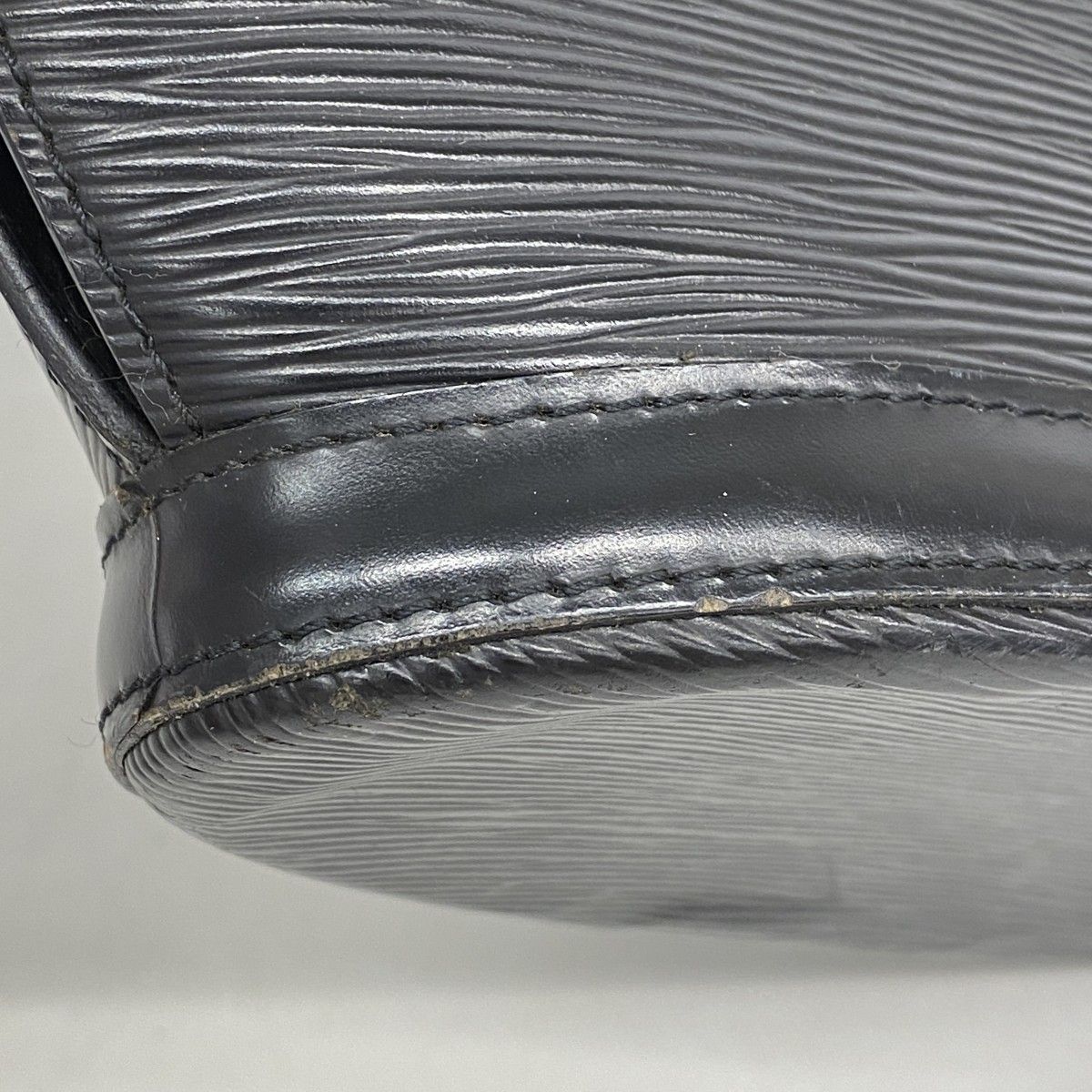Louis Vuitton Handbag Epi Saint Jacques Noir — view 6