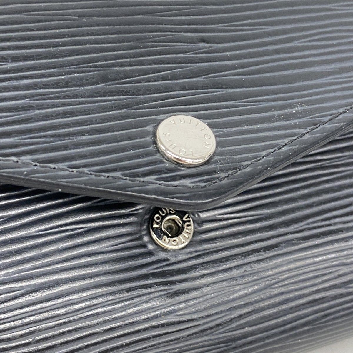Louis Vuitton Wallet Epi Portefeuille Sarah Noir — view 9