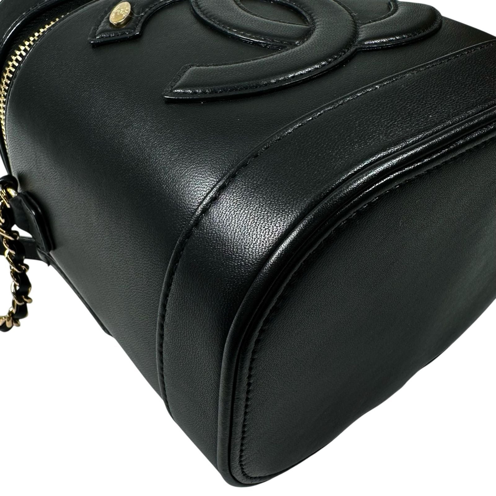 Chanel Shoulder Bag Vanity Bag Black CC Logo — view 8