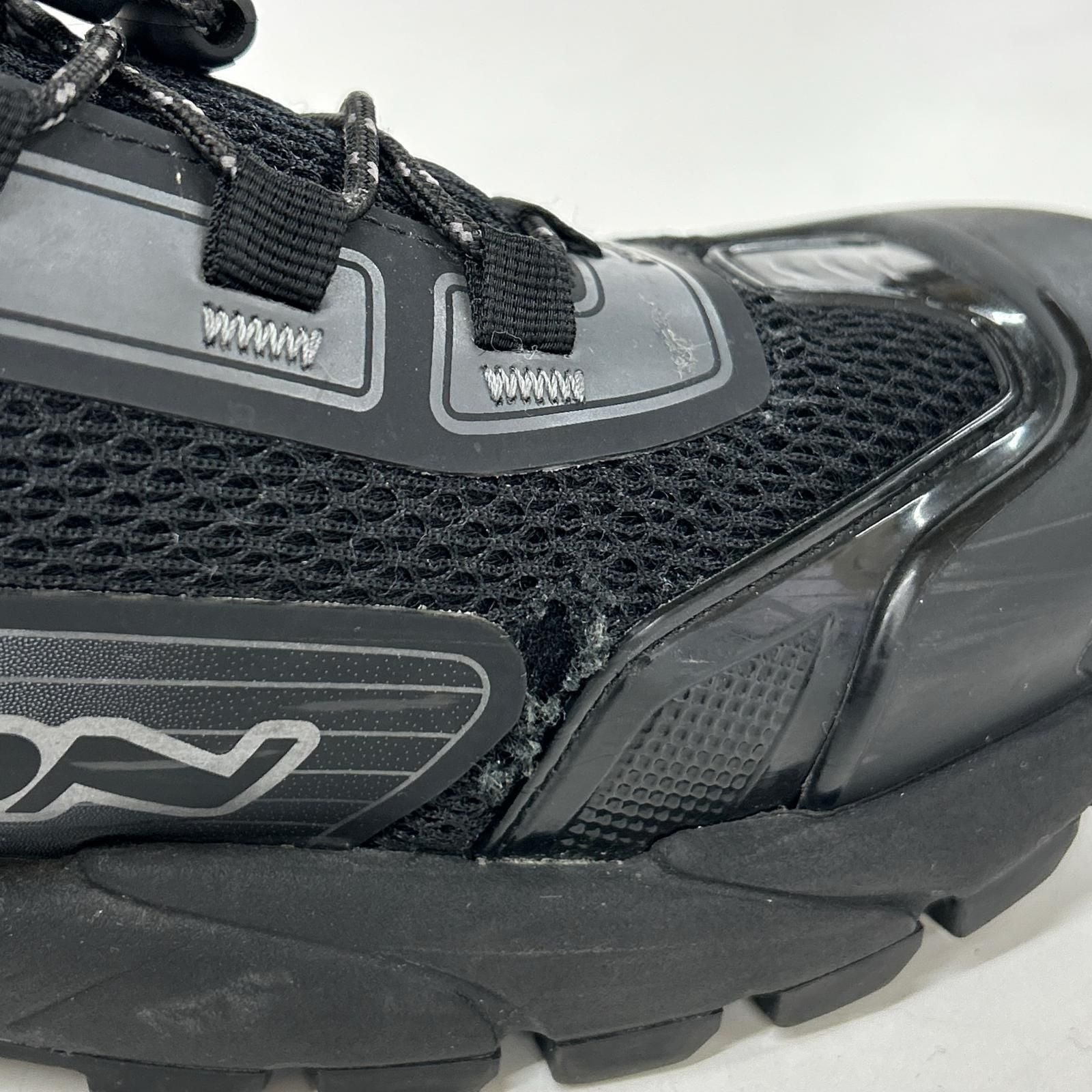 Louis Vuitton LV Runner Tatic Sneakers — view 8