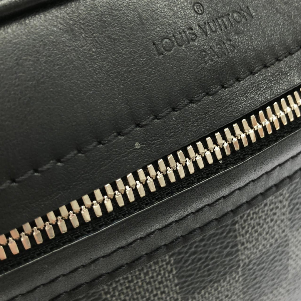 Louis Vuitton Damier Graphite Scott Messenger Shoulder — view 4
