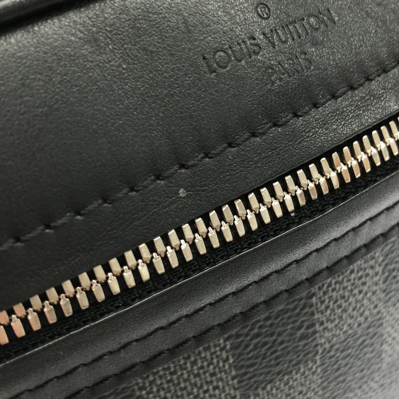 Louis Vuitton Damier Graphite Scott Messenger Shoulder — view 4