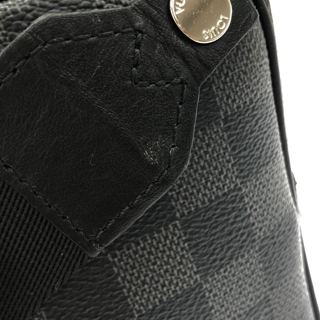 Louis Vuitton Damier Graphite Scott Messenger Shoulder — view 5