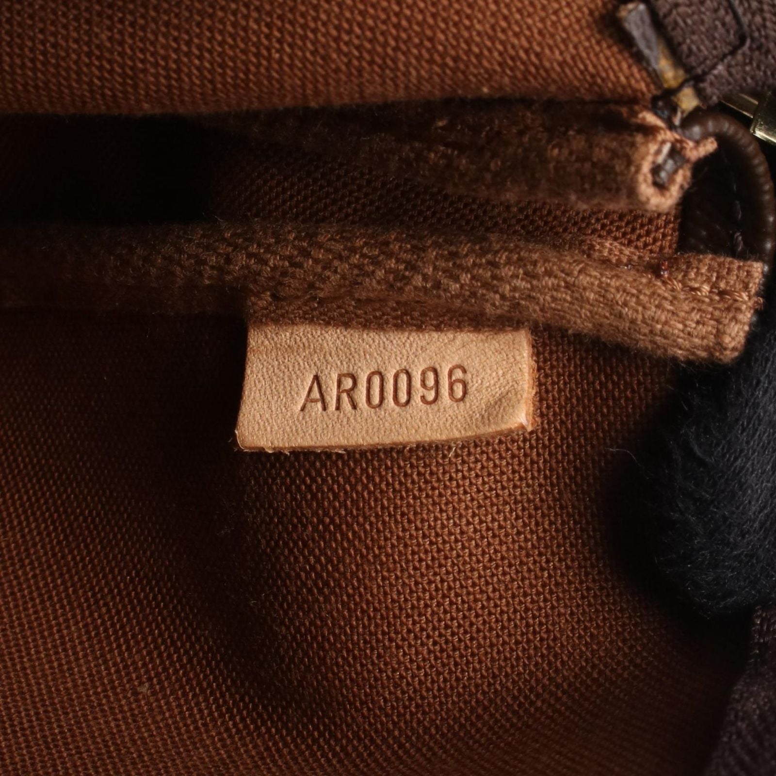 Louis Vuitton Handbag Pochette Monogram Canvas Leather — view 5