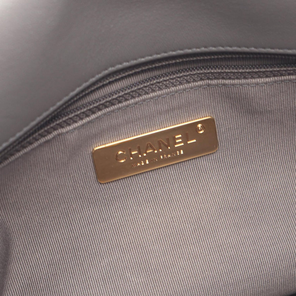 Chanel Shoulder Bag 19 Dizeneuf Quilted 2-Way Gray Leather 19 Chain — view 4