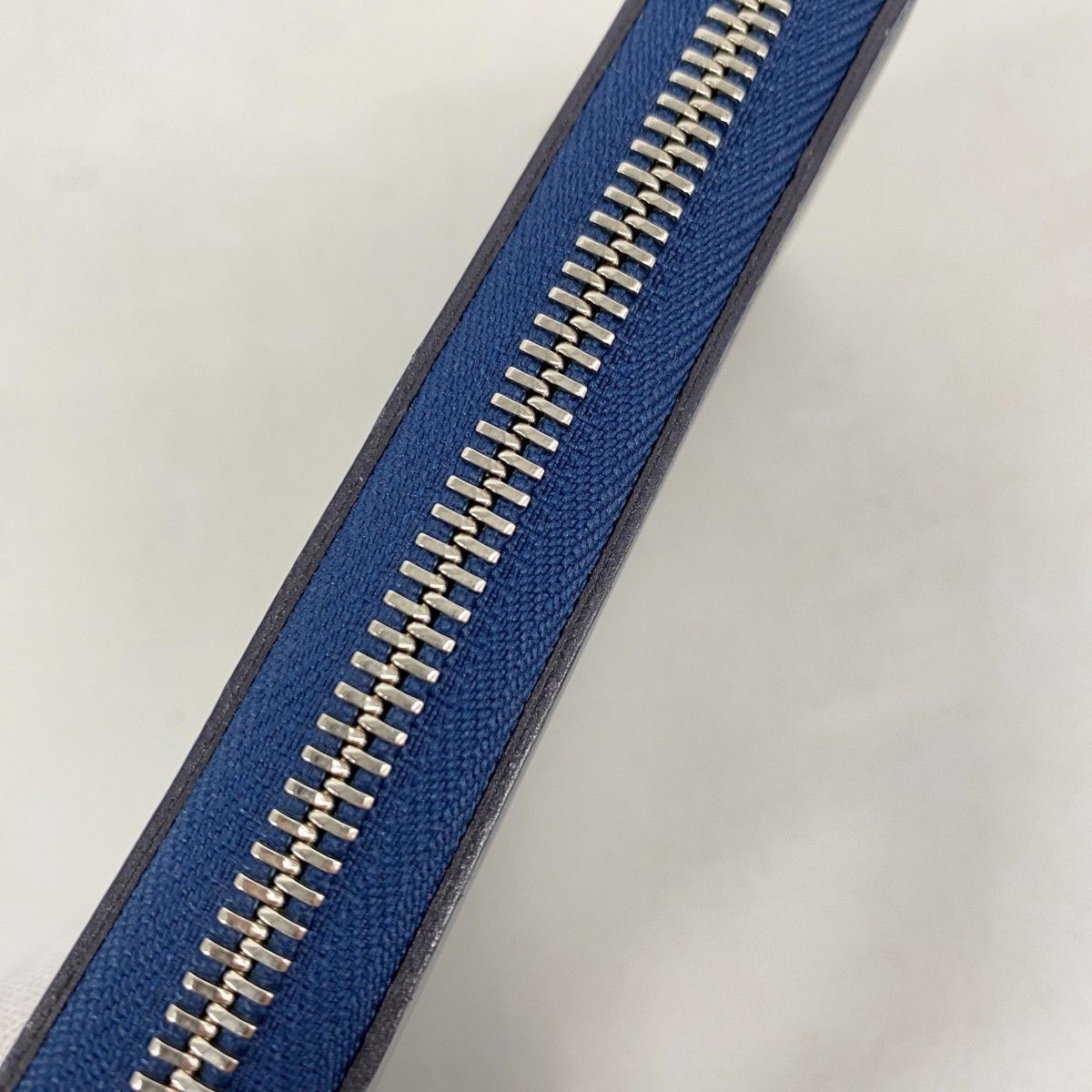 Louis Vuitton Wallet Epi Zippy Saffiano — view 6
