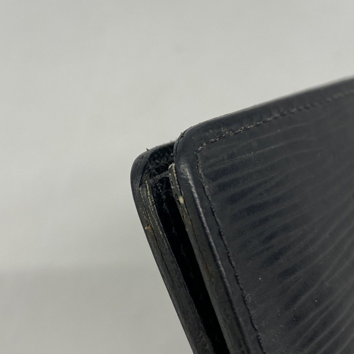 Louis Vuitton Billfold Epi Portefeuille Calf Noir Wallet — view 7