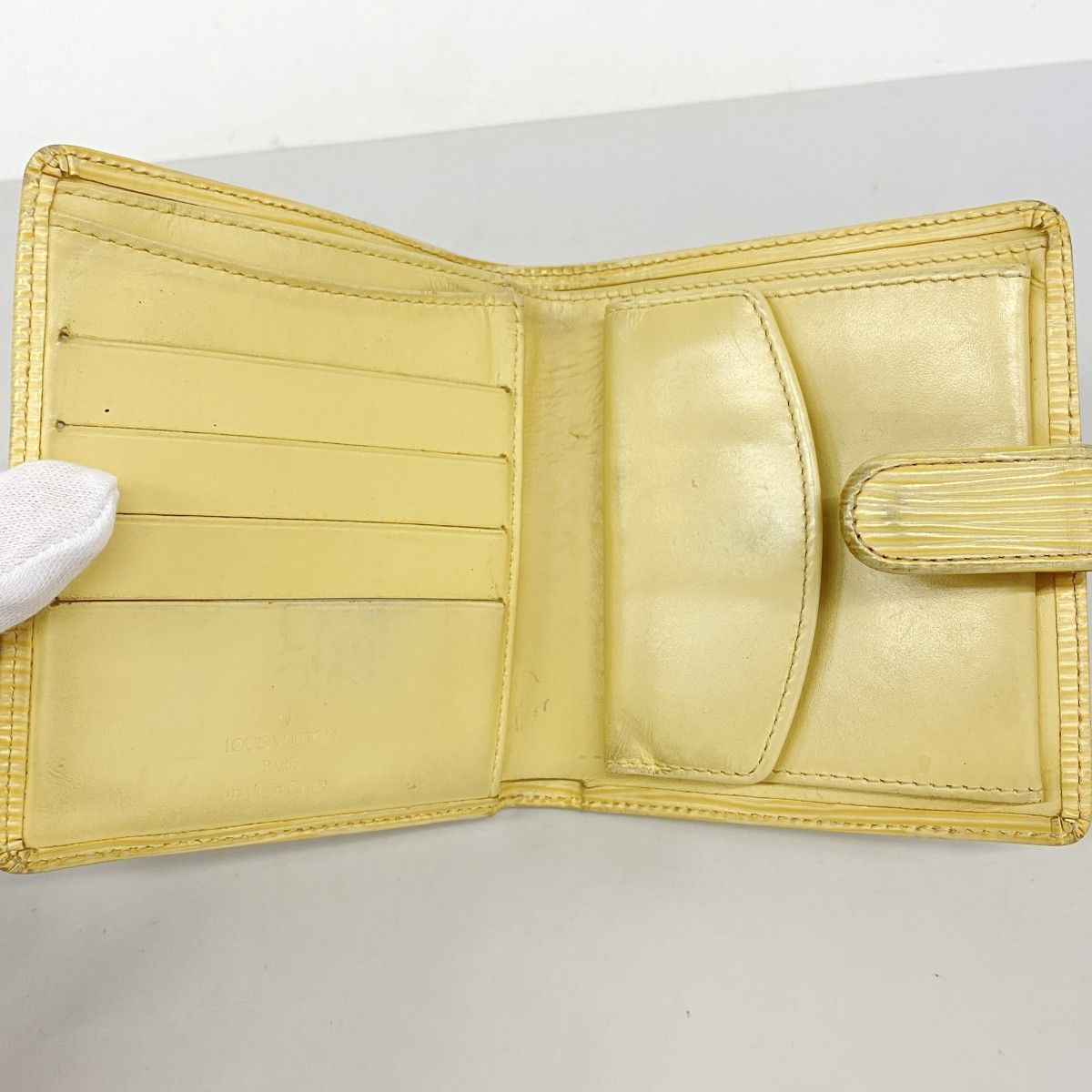 Louis Vuitton Wallet Epi Portobier Compact Vanilla — view 3