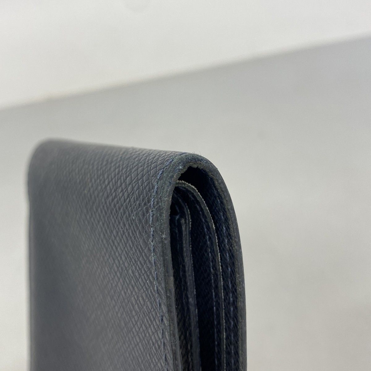 Louis Vuitton Wallet Taiga Portefeuille Multiple Boreal — view 5