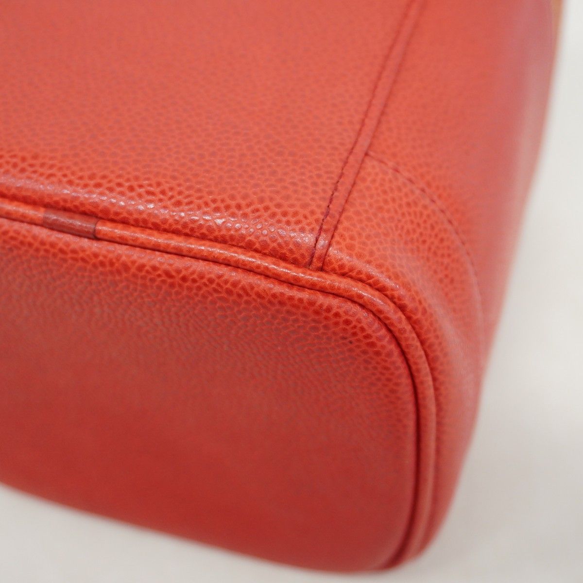 Chanel Vanity Bag Caviar Leather Red Gold — view 7