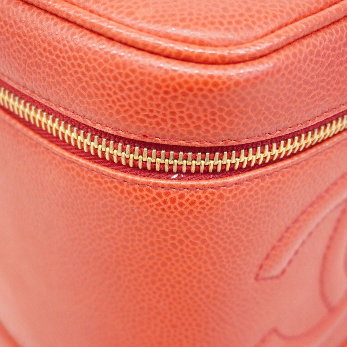 Chanel Vanity Bag Caviar Leather Red Gold — view 8
