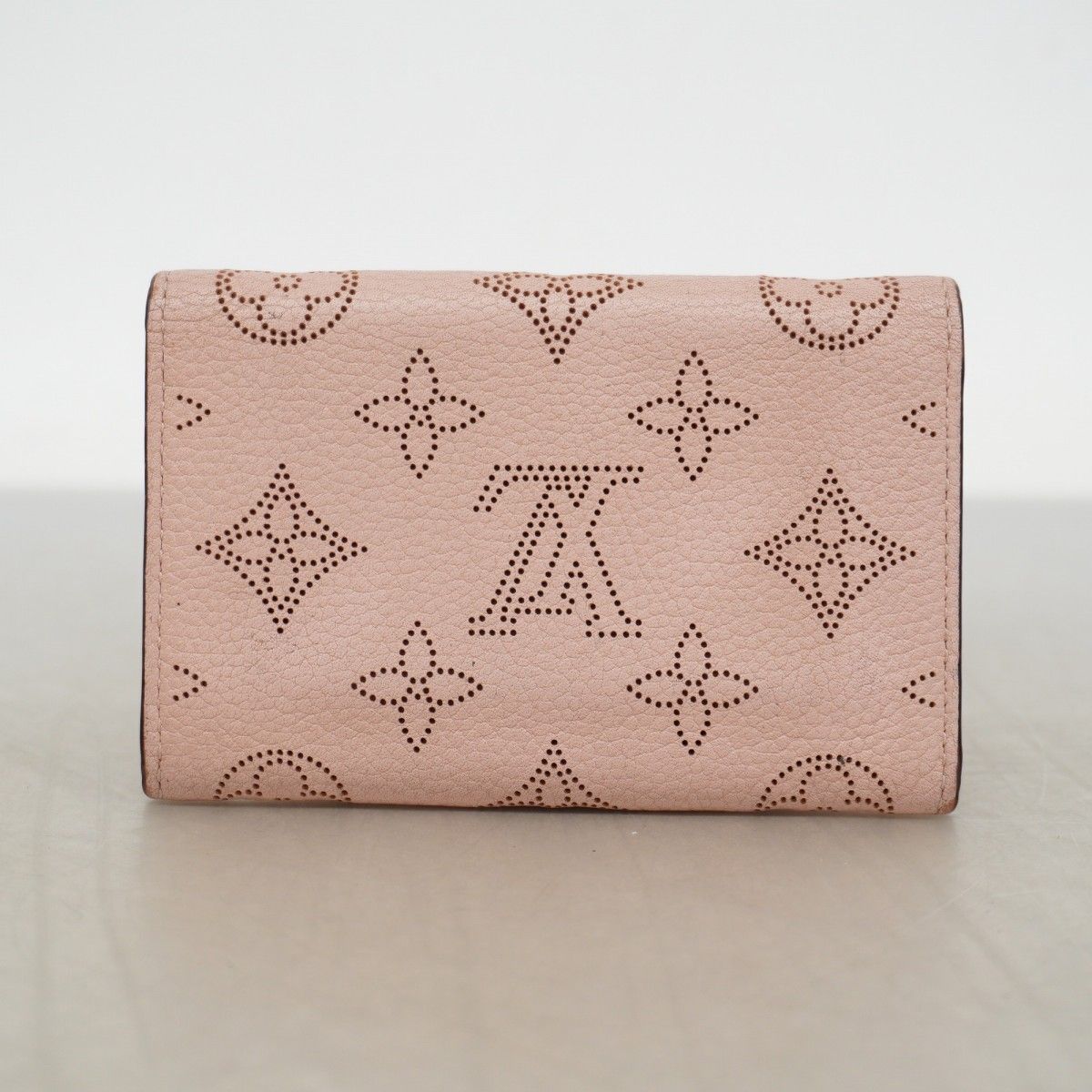 Louis Vuitton Coin Case Mahina Porte-Monnaie Magnolia — view 9