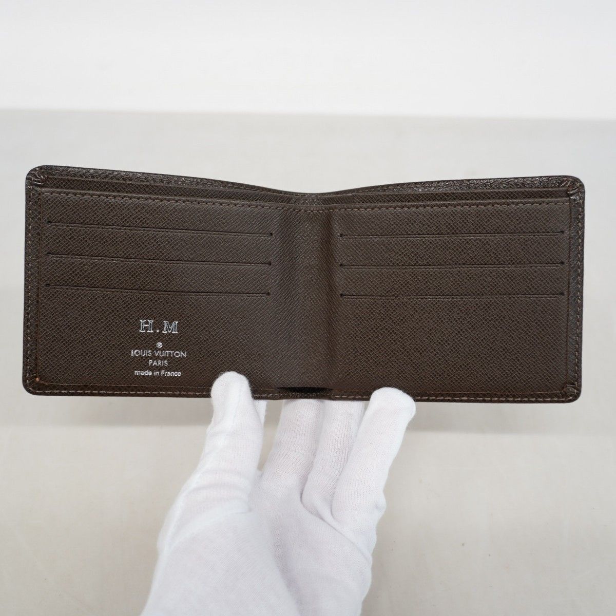 Louis Vuitton Billfold Taiga Portobier 6 Cult Cles Grizzly Wallet — view 3