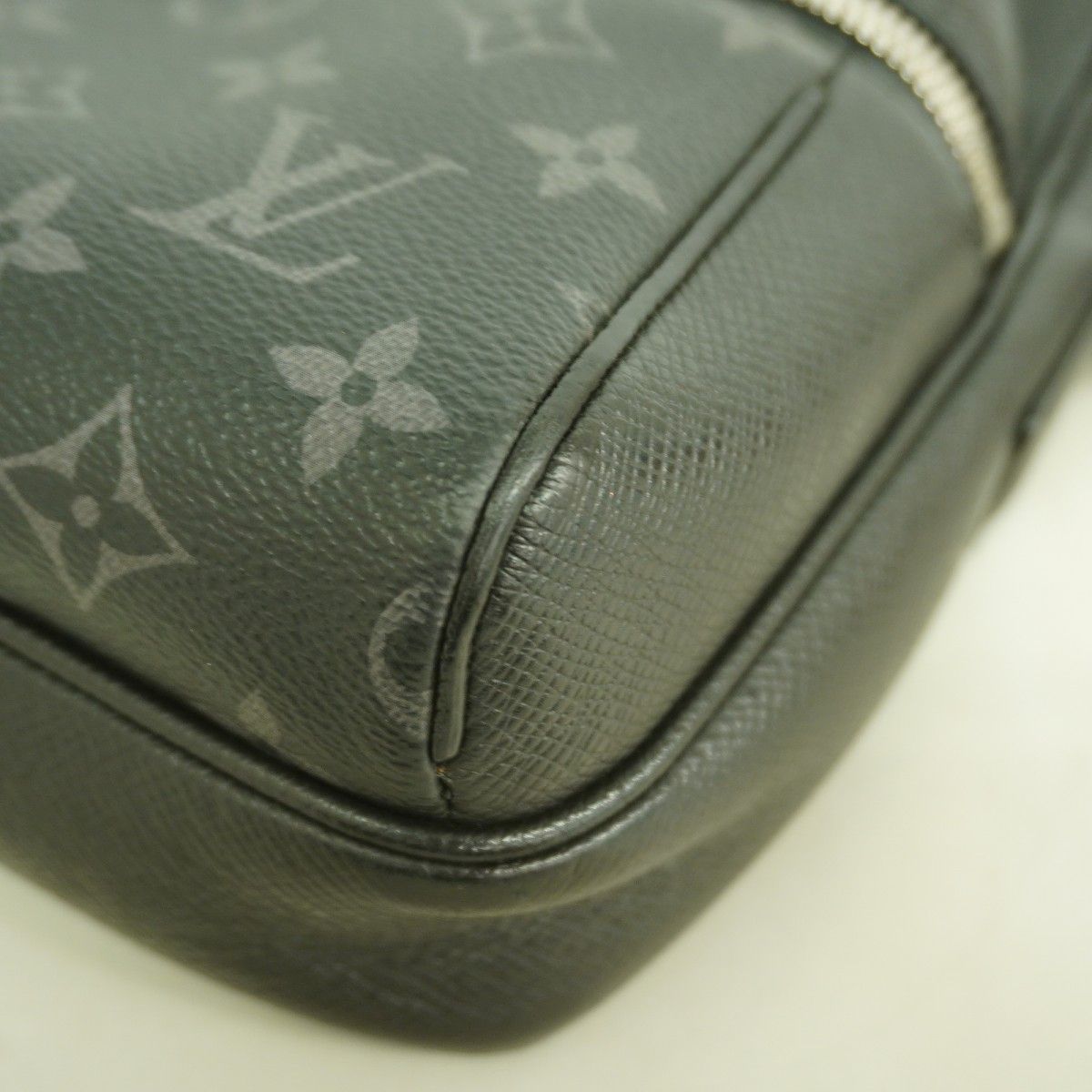 Louis Vuitton Shoulder Bag Taigarama Outdoor Messenger PM Black — view 8
