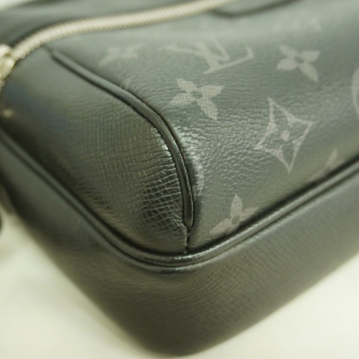 Louis Vuitton Shoulder Bag Taigarama Outdoor Messenger PM Black — view 6