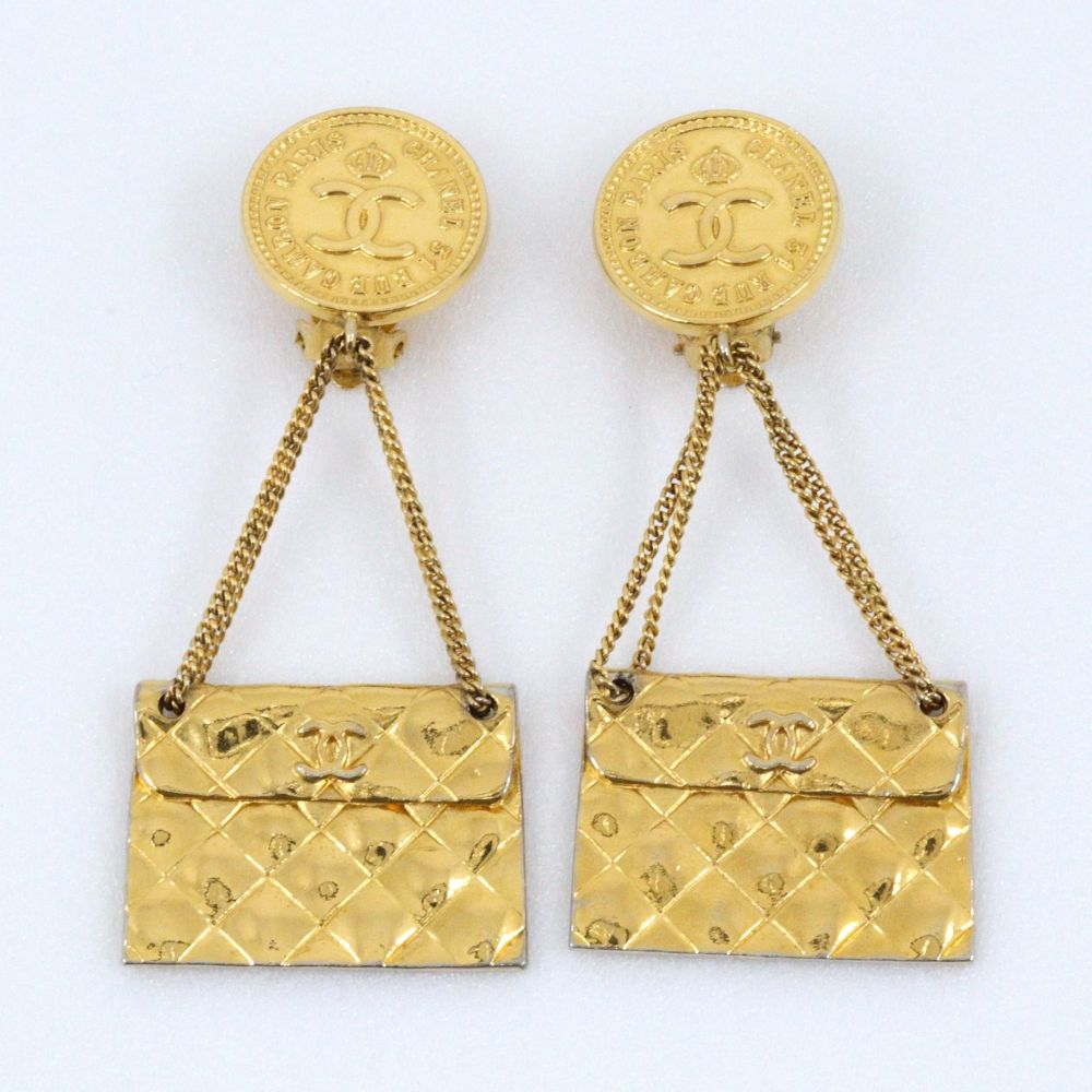 Chanel Bag Motif Quilted CC Logo Vintage Gold Plated 23 Earrings — view 4