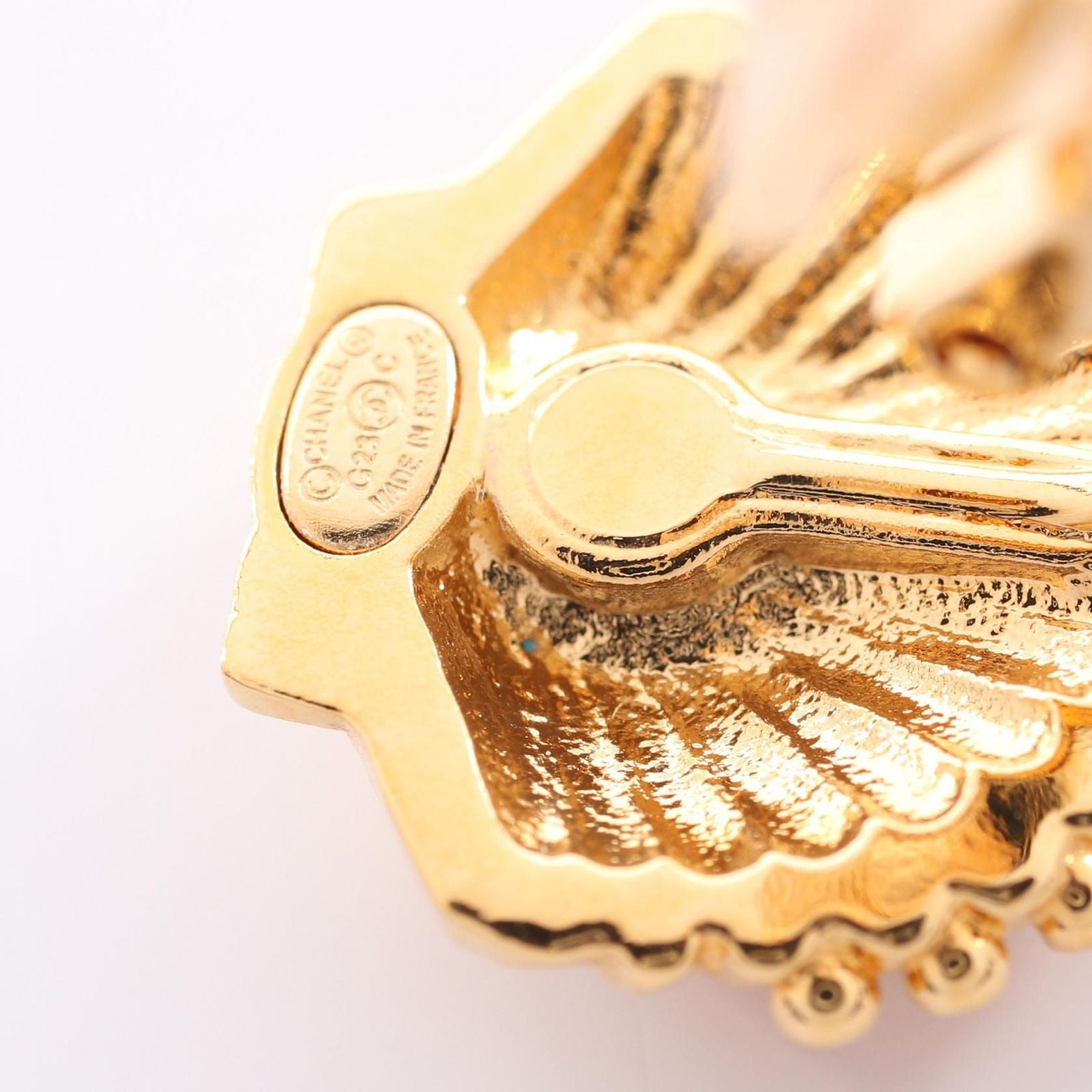 Chanel Earrings CC Logo Shell Motif — view 6