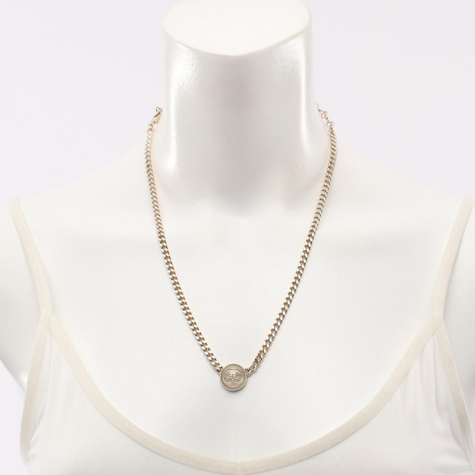 Chanel Necklace CC Logo Circle — view 6