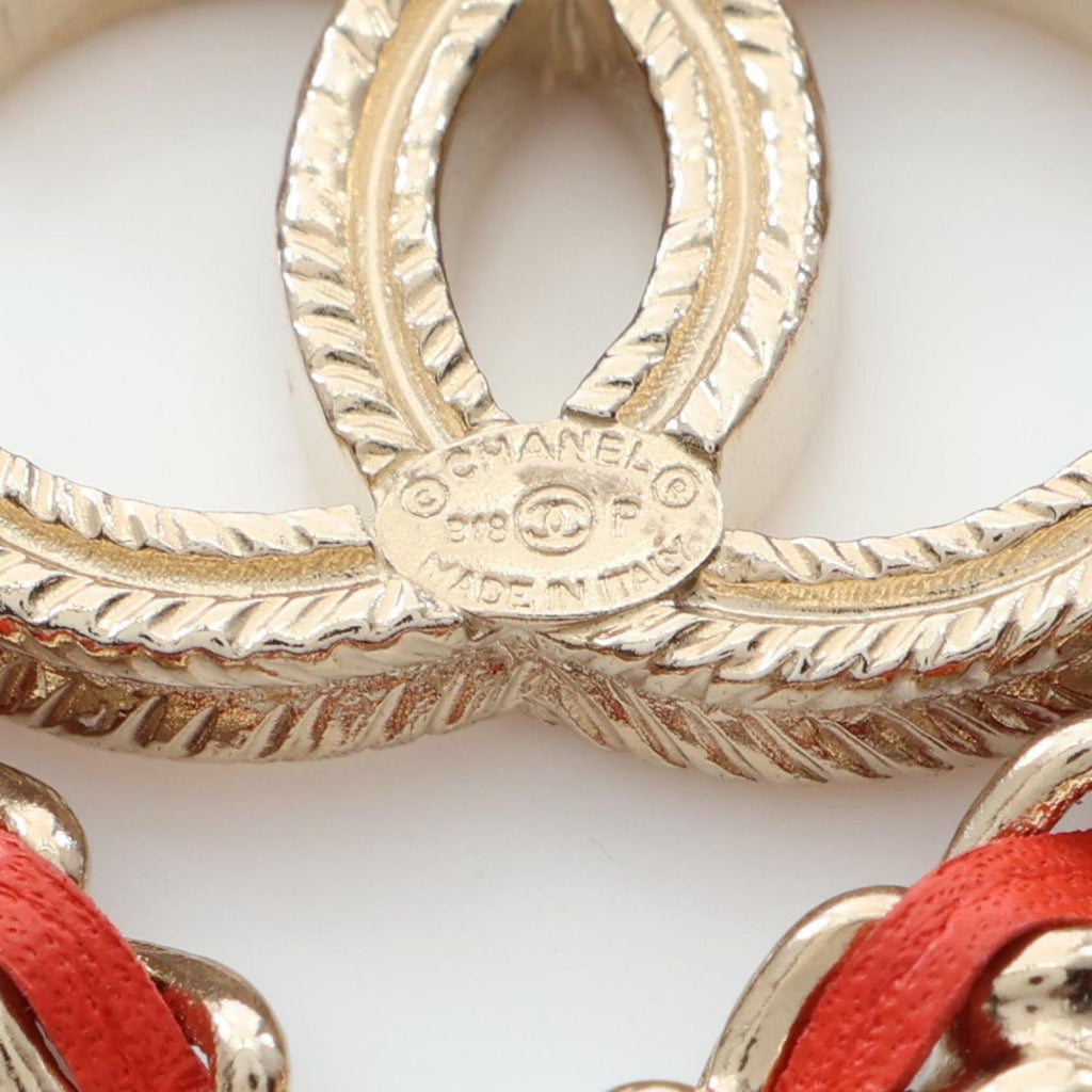 Chanel Brooch CC Logo Leather — view 3