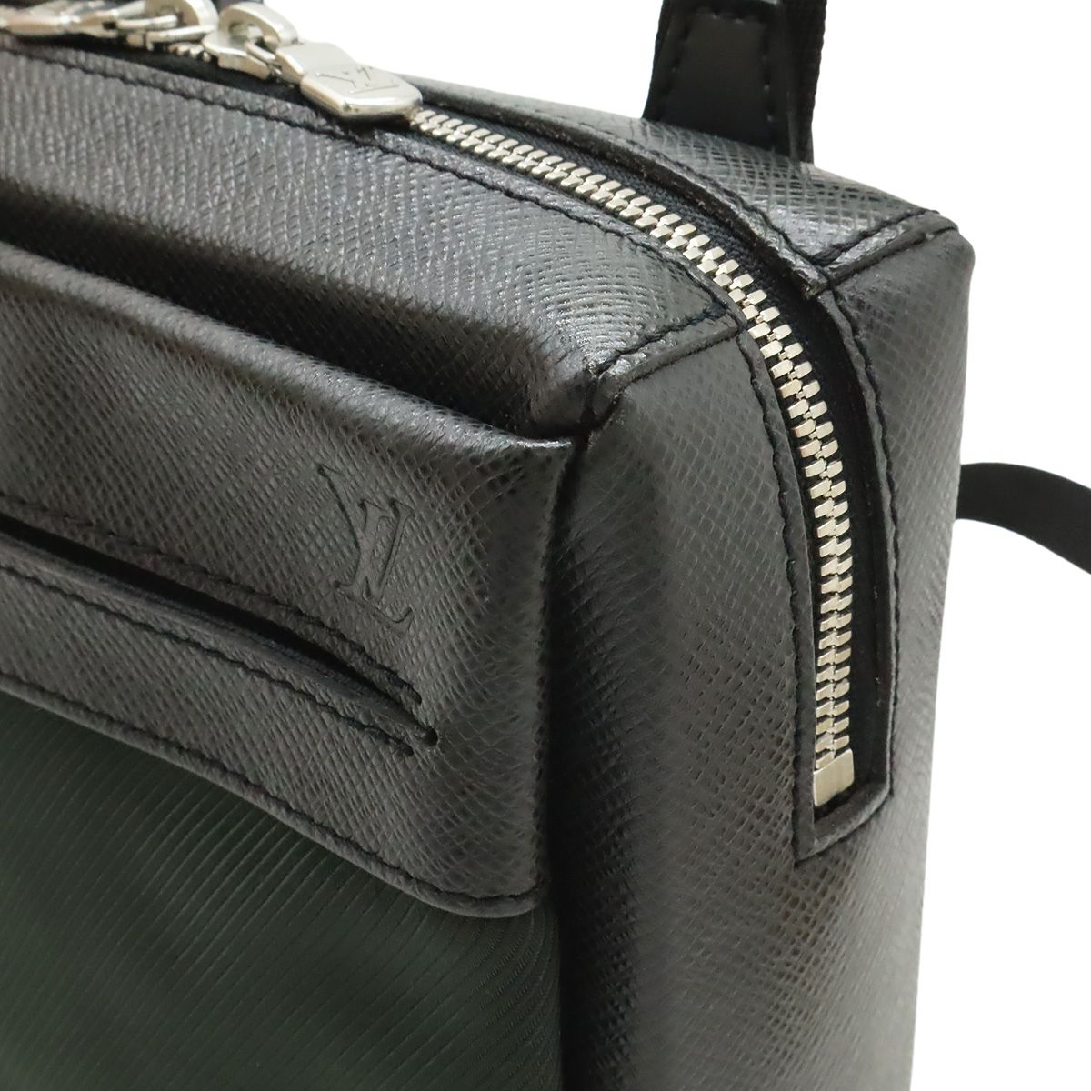 Louis Vuitton Taiga Sayan Shoulder Bag Crossbody Leather Canvas Ardoise Black — view 8