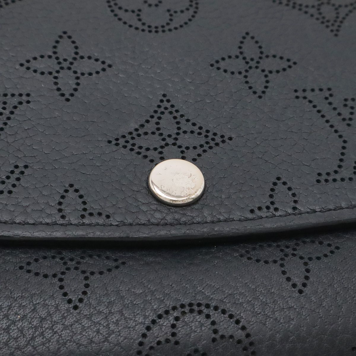 Louis Vuitton Monogram Mahina Portefeuille Iris Bifold Wallet Leather Noir — view 4