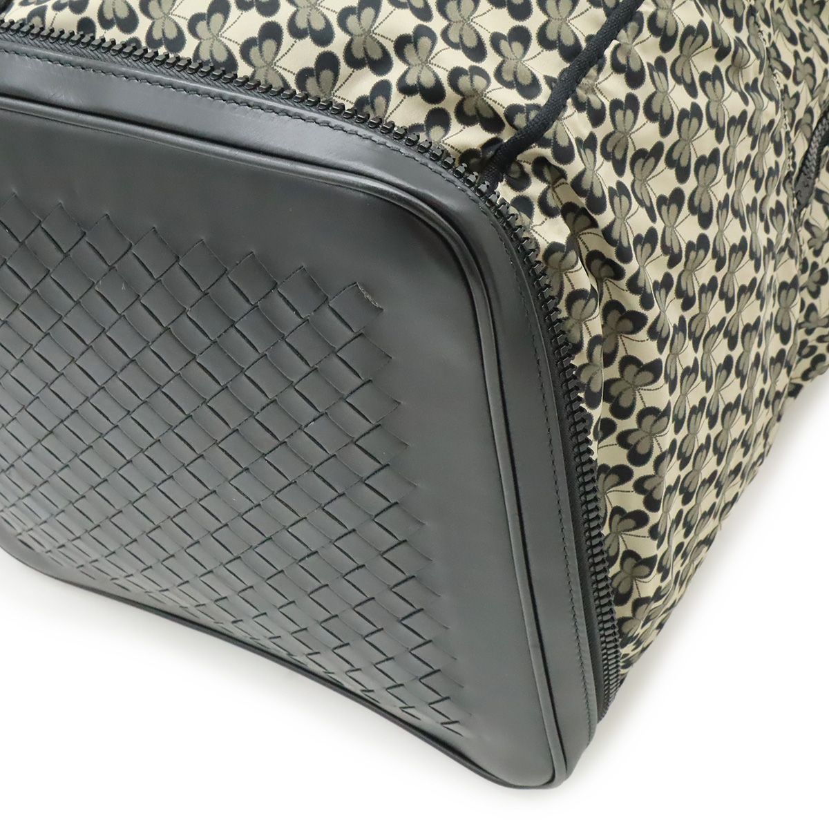 Bottega Veneta Intrecciato Tote Foldable Butterfly Leather Nylon Black Light — view 6