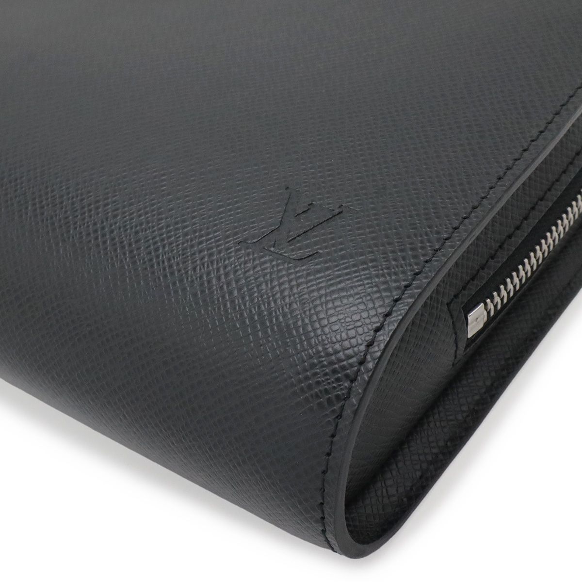 Louis Vuitton Taiga Baikal Clutch Handbag Ardoise Black — view 3