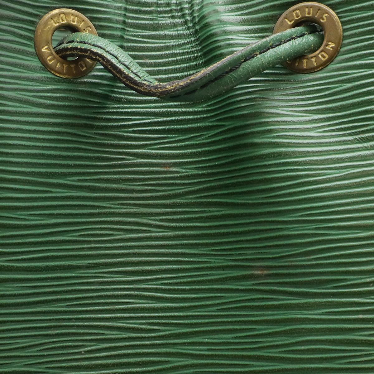 Louis Vuitton Epi Petit Noe Shoulder Bag Drawstring Borneo Green — view 4