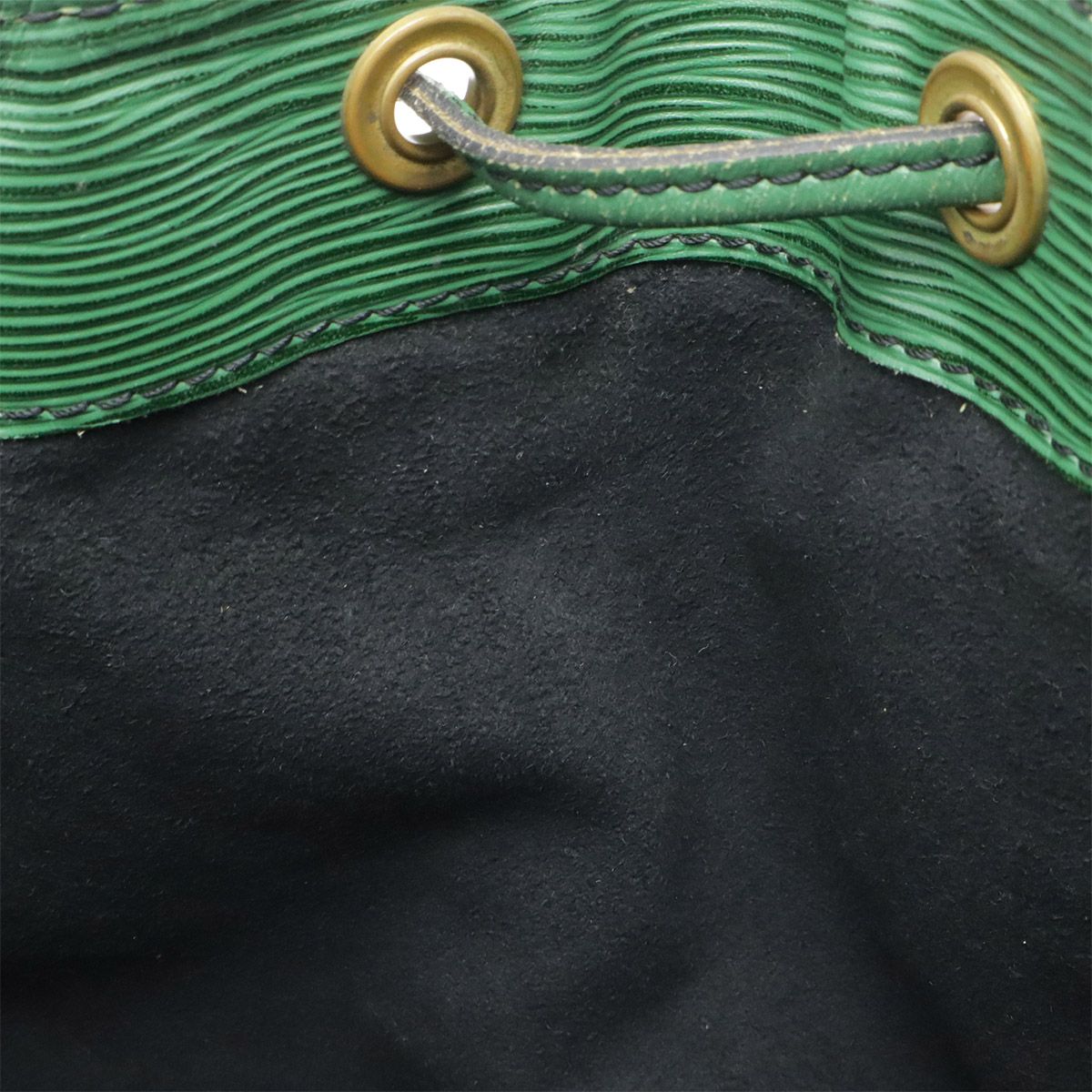 Louis Vuitton Epi Petit Noe Shoulder Bag Drawstring Borneo Green — view 9