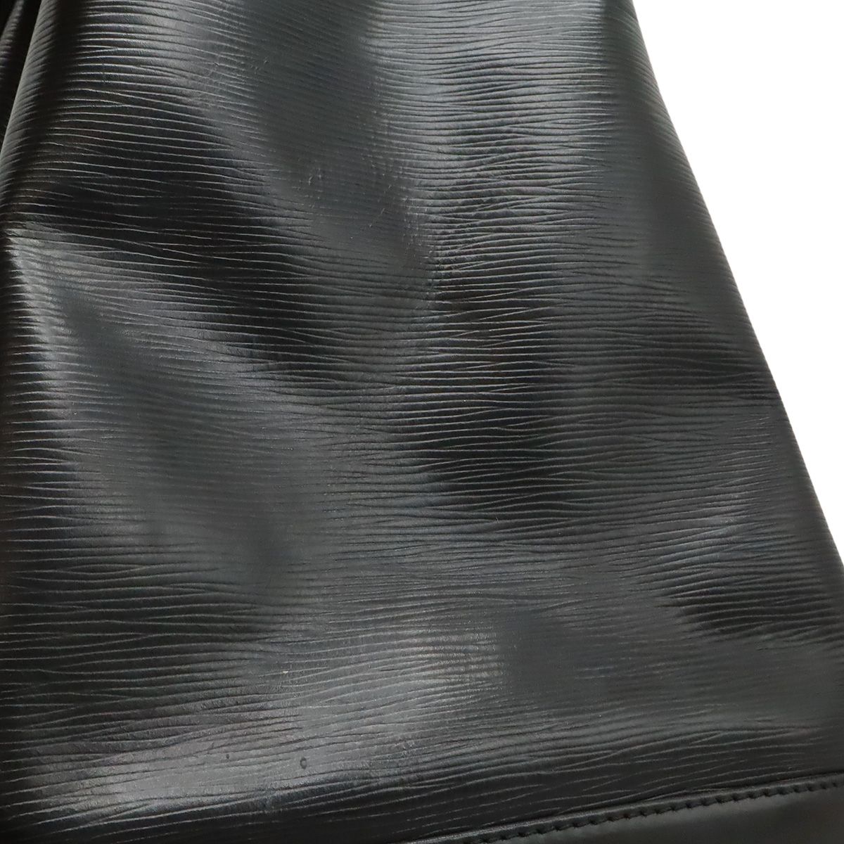 Louis Vuitton Epi Noe Shoulder Bag Drawstring Noir Black Gold — view 8
