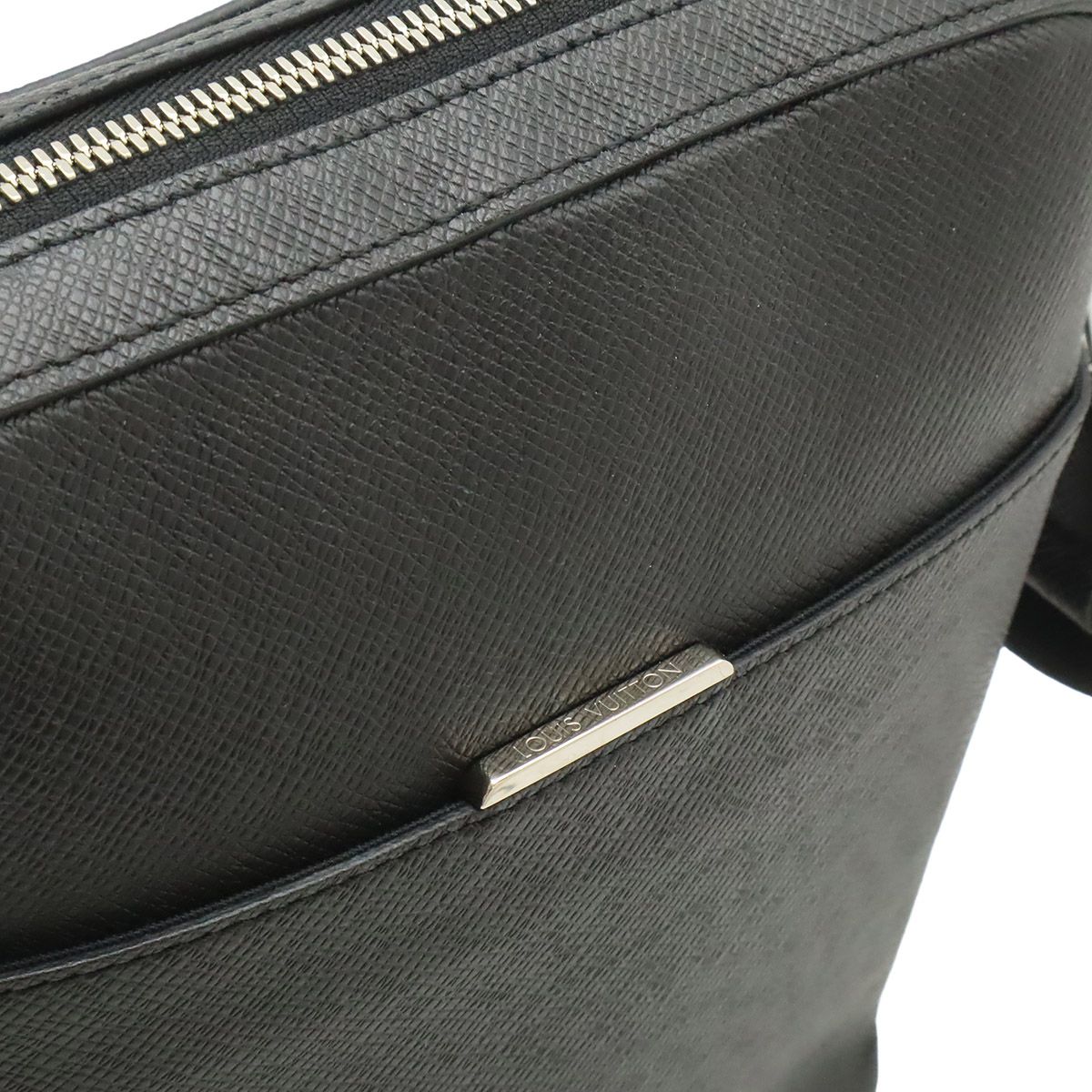 Louis Vuitton Taiga Anton Pochette Shoulder Bag Crossbody Leather Ardoise Black — view 8