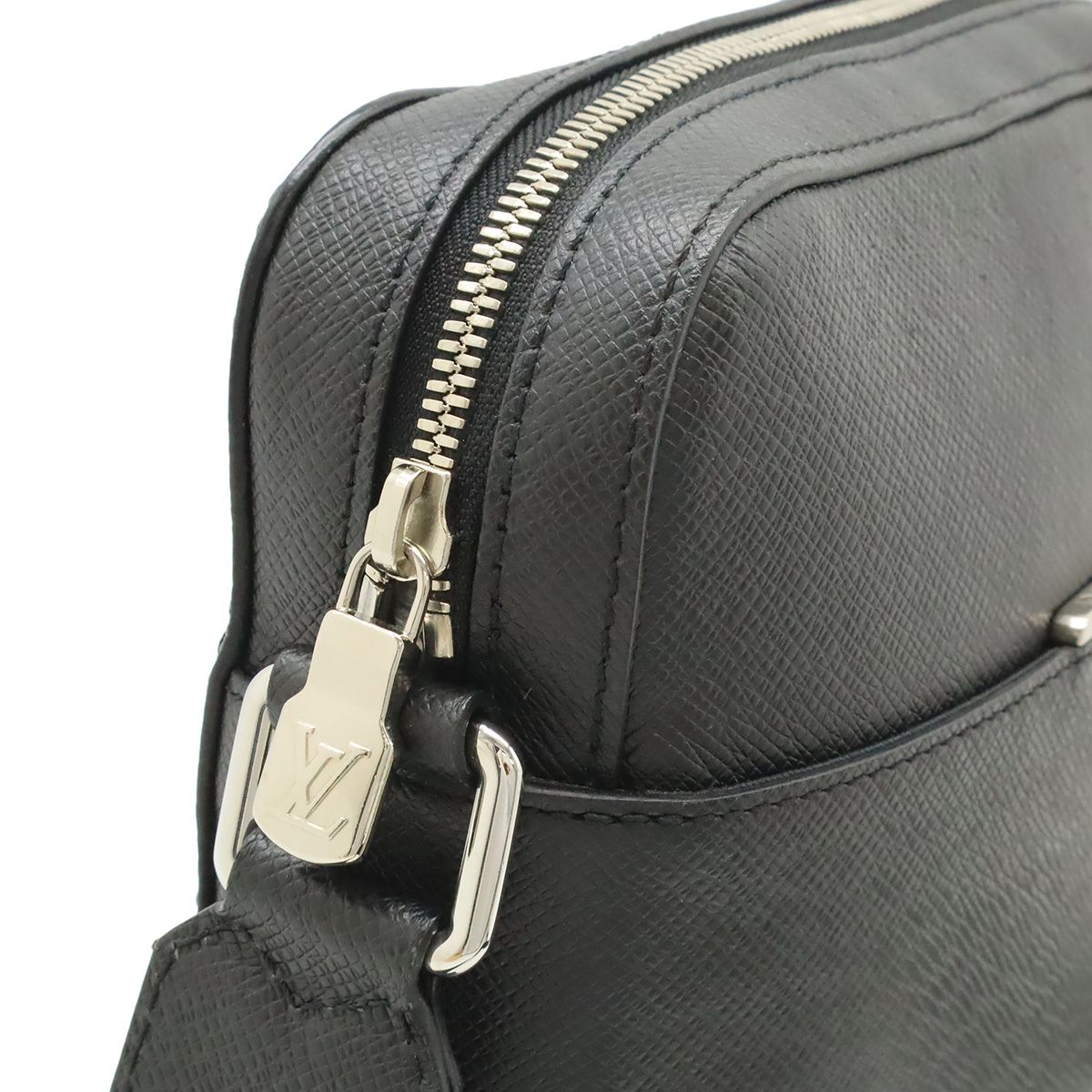 Louis Vuitton Taiga Anton Pochette Shoulder Bag Crossbody Leather Ardoise Black — view 5