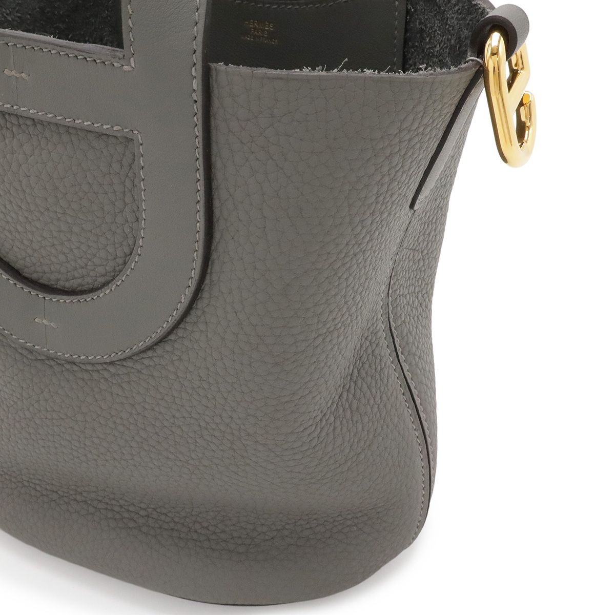 Hermes in the Loop 18 Tote Taurillon Clemence Veau Grimeia Gold — view 4
